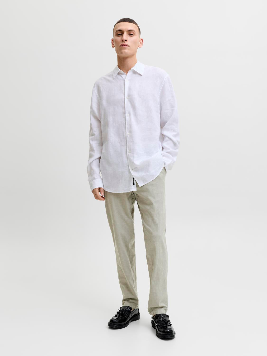 model_shot-front_full